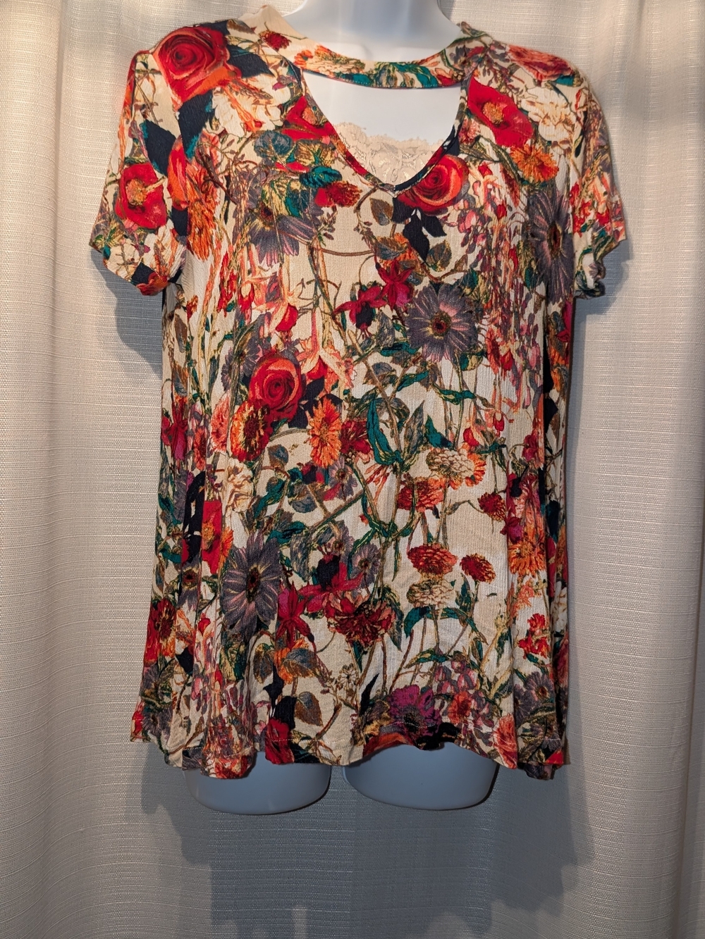 Women's Floral Cutout V-Neck Top - Cream Multi